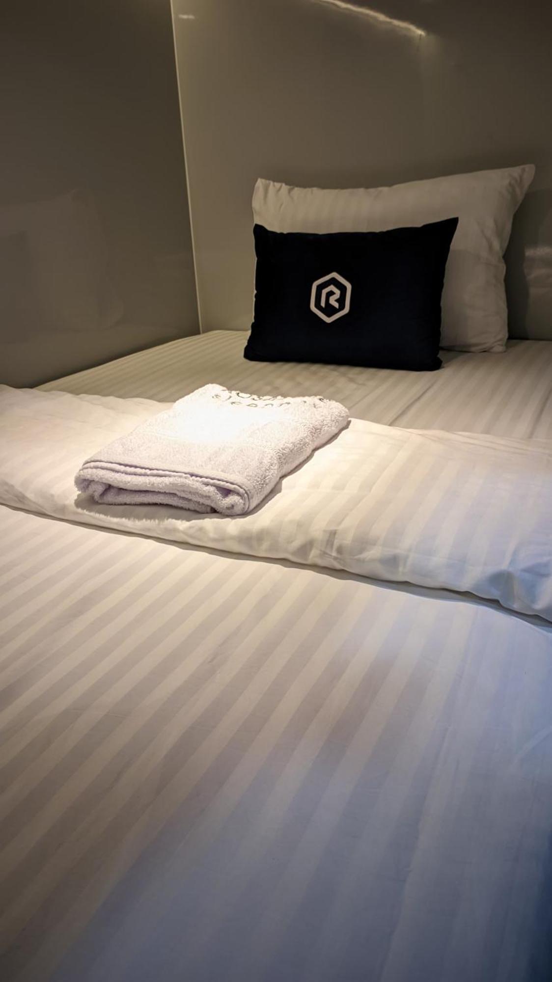 Rosalyne Sleepbox Malioboro 3 Hotel Yogyakarta Exterior photo